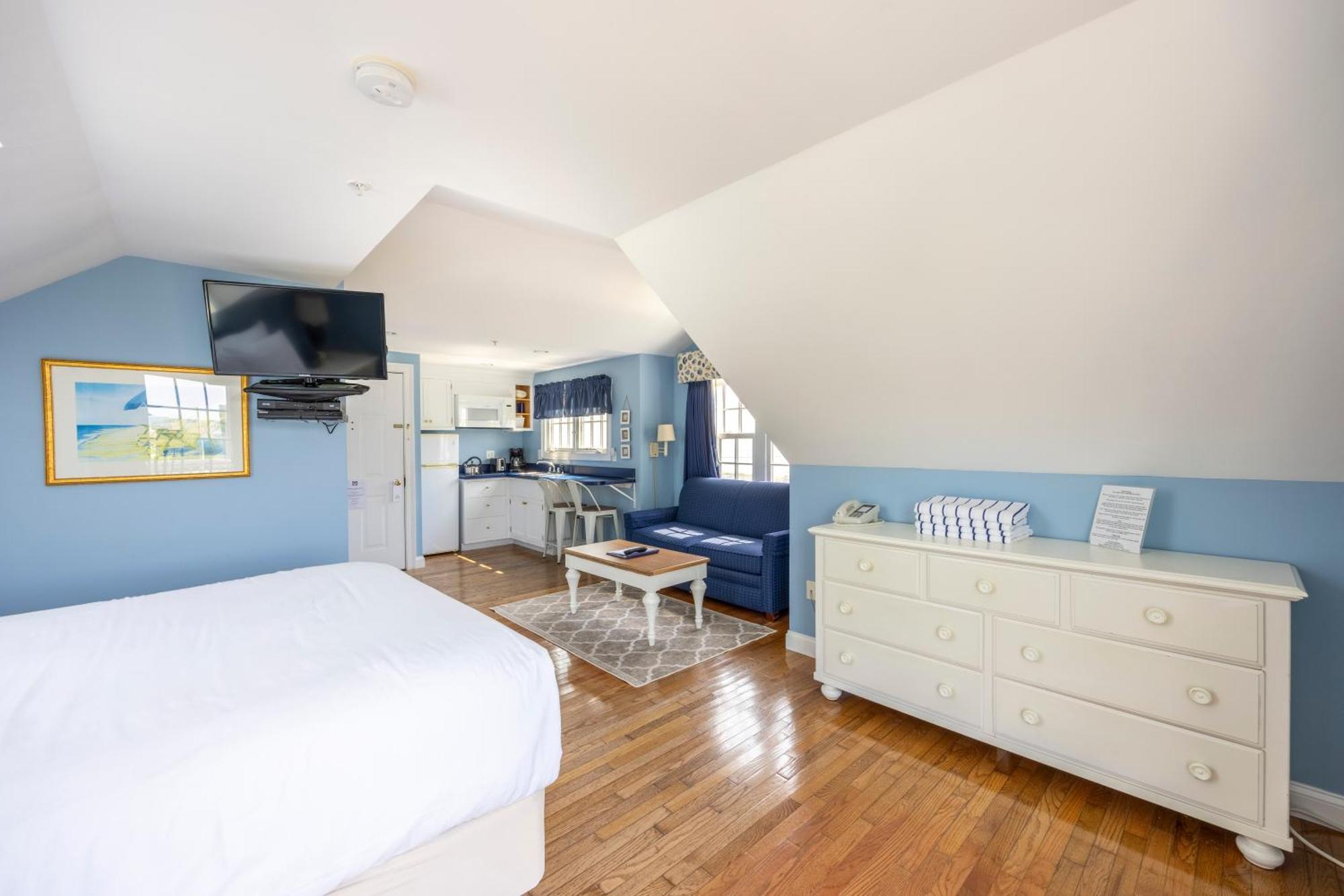 Beachside Village Resort Фолмут Экстерьер фото