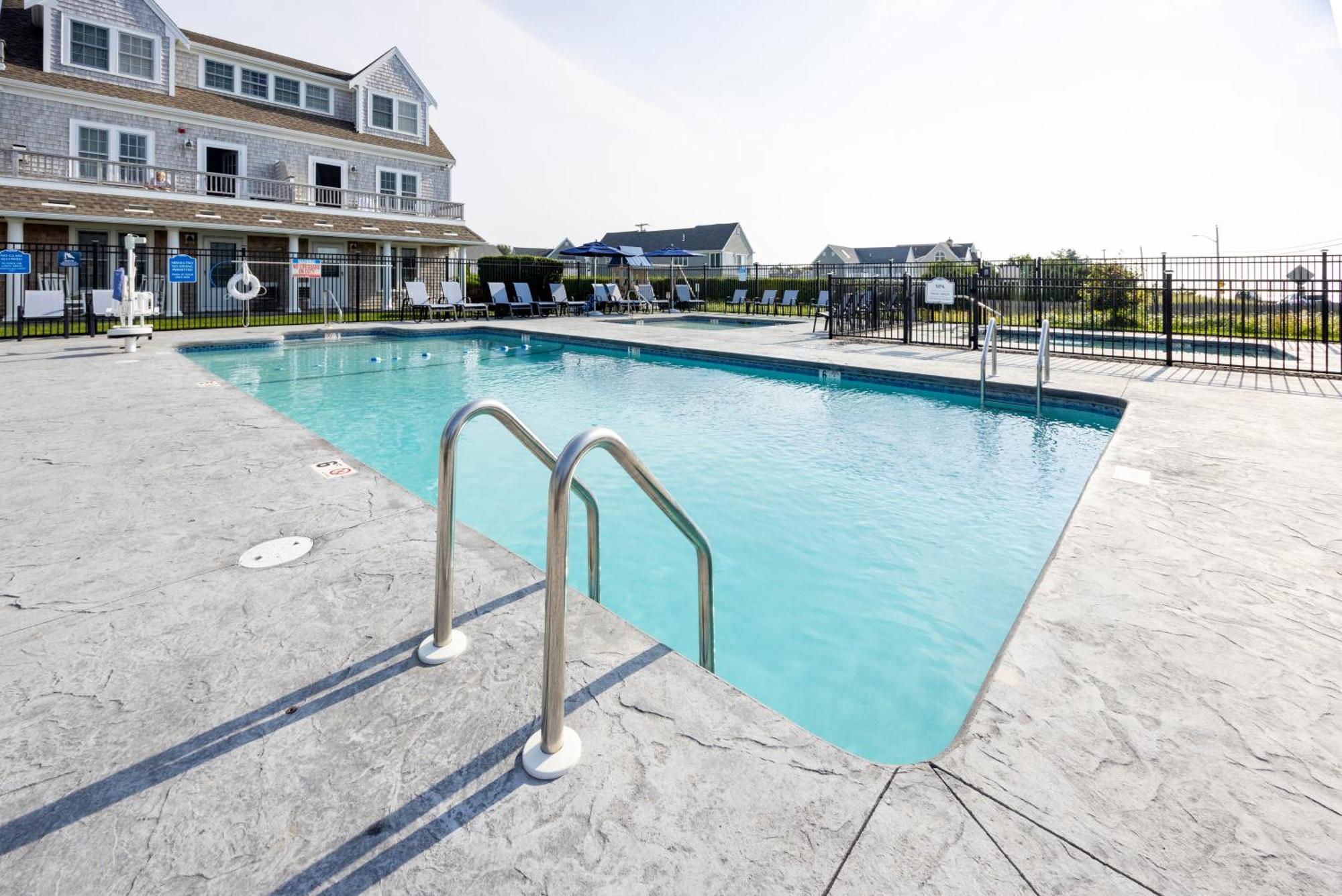 Beachside Village Resort Фолмут Экстерьер фото