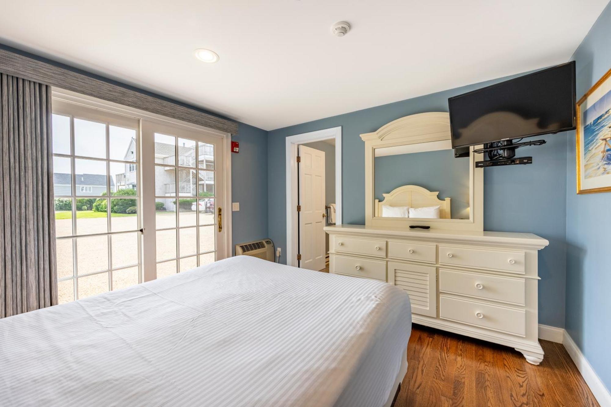 Beachside Village Resort Фолмут Экстерьер фото